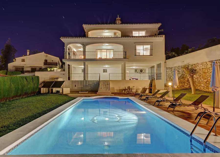 High-Class 3-Bed Villa with Large Pool