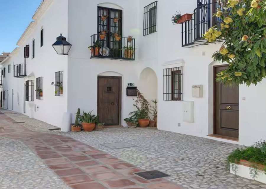 Bright 2-Bed Townhouse